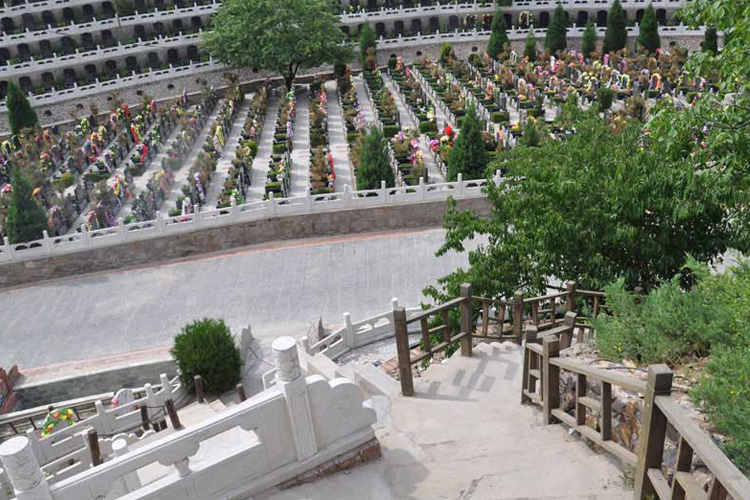 北京德陵盘龙台公墓，性价比很高！