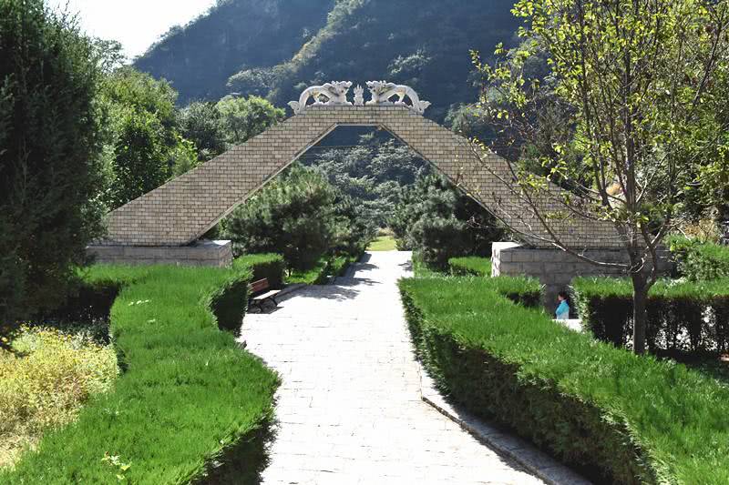 九公山墓地有哪些园?有什么特点?