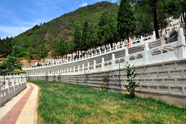 北京周边墓地选择怎么进行，那里的环境如何