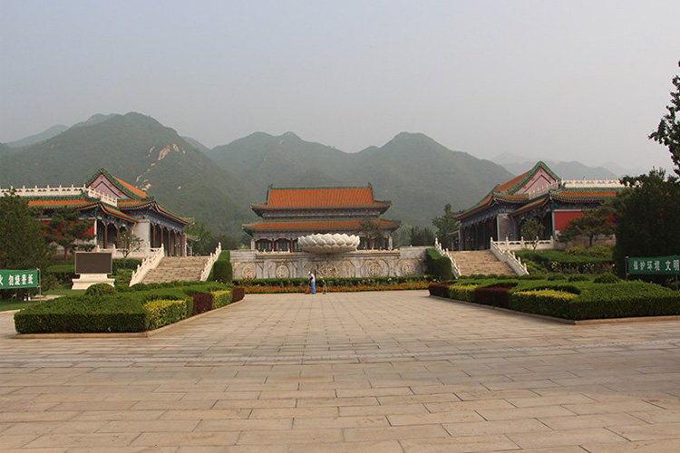 北京昌平区天寿陵园环境如何,交通是否便利