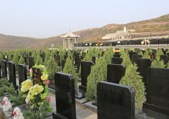 哪里可以查询北京墓地收费标准？大概多少？