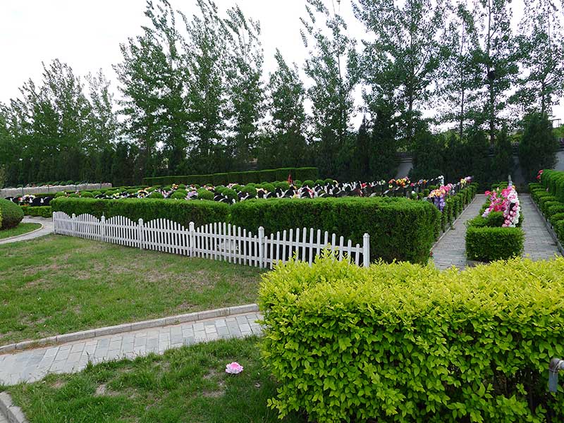 北京皇家龙山园和天寿陵园哪个好  比较风水和价格